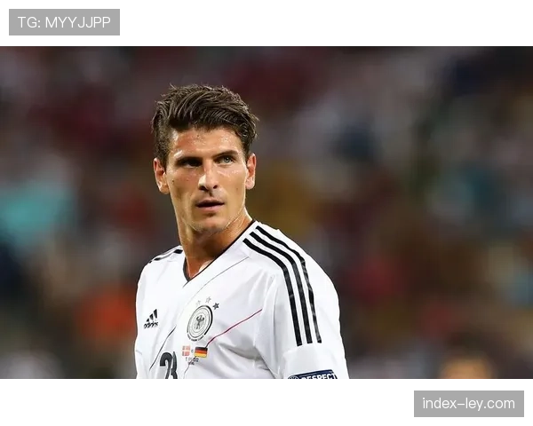 门将德米特洛维奇虽失两球，多次扑救难挽败局