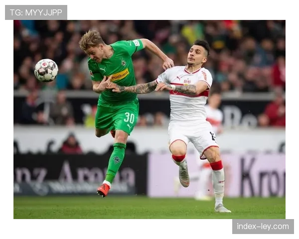 奥格斯堡2-2战平弗赖堡，日本球员铃木唯人破门