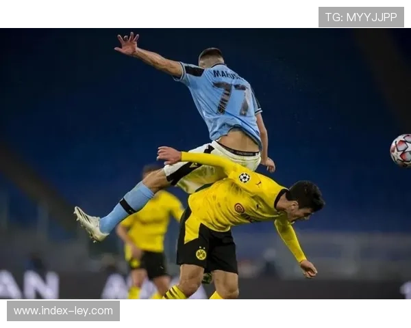 肖恩·斯特里克兰德与安东尼·埃尔南德斯的“毛绒绒德比”成社交平台热议话题